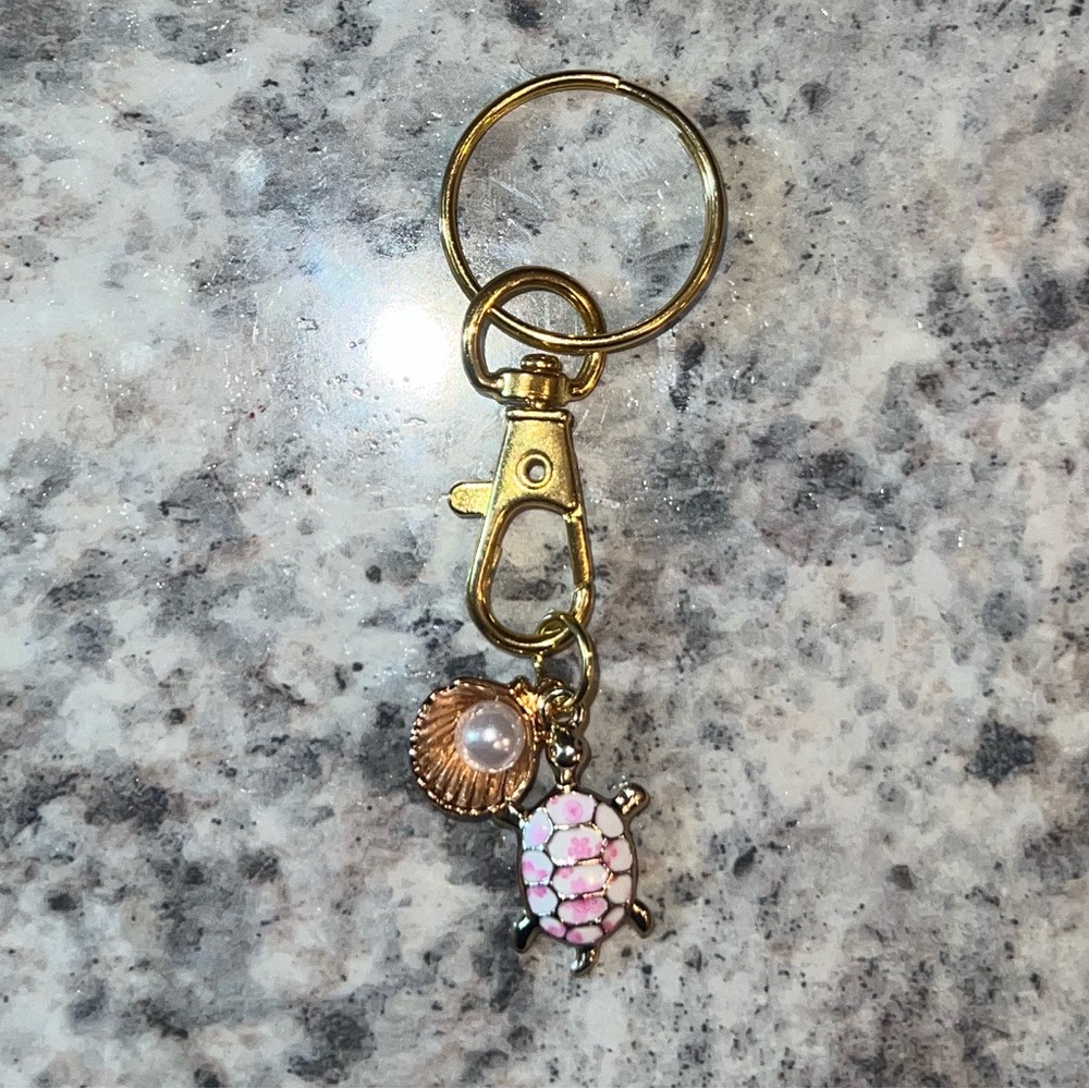 BRAND NEW Pink & White Turtle & Pearl Keychain